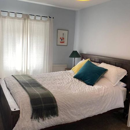 2X King Bedrooms, Private Living Room & Bathroom Thornhill  Exterior foto